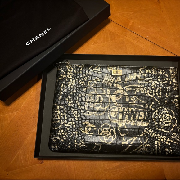 Chanel Graffiti Clutch Case (crocodile) - Picture 4 of 5
